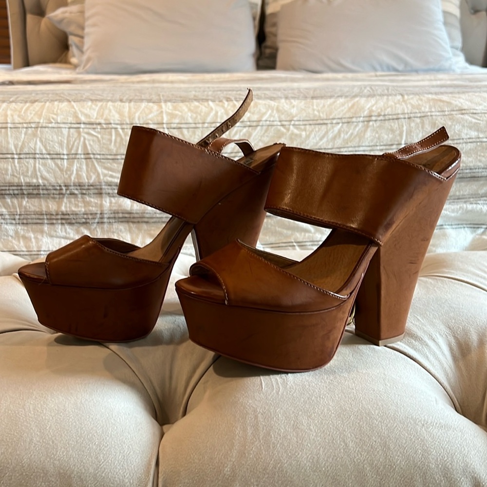 Steve Madden Camel 4” Platform Shoes Size 10